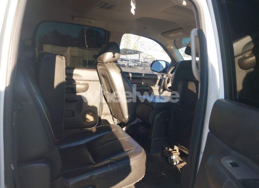 Photo 8 of 2011 Chevrolet Silverado 1500 LT (VIN 3GCPKSE30BG234970)