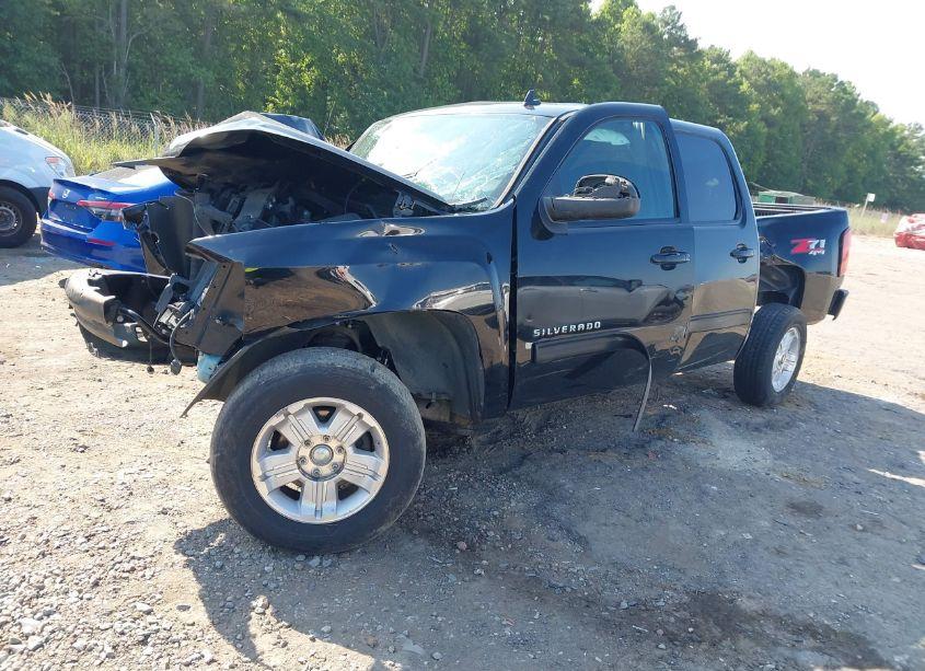 Photo 2 of 2011 Chevrolet Silverado 1500 LT (VIN 3GCPKSE30BG252580)
