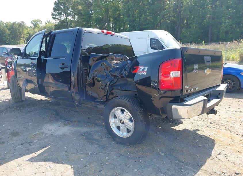 Photo 3 of 2011 Chevrolet Silverado 1500 LT (VIN 3GCPKSE30BG252580)