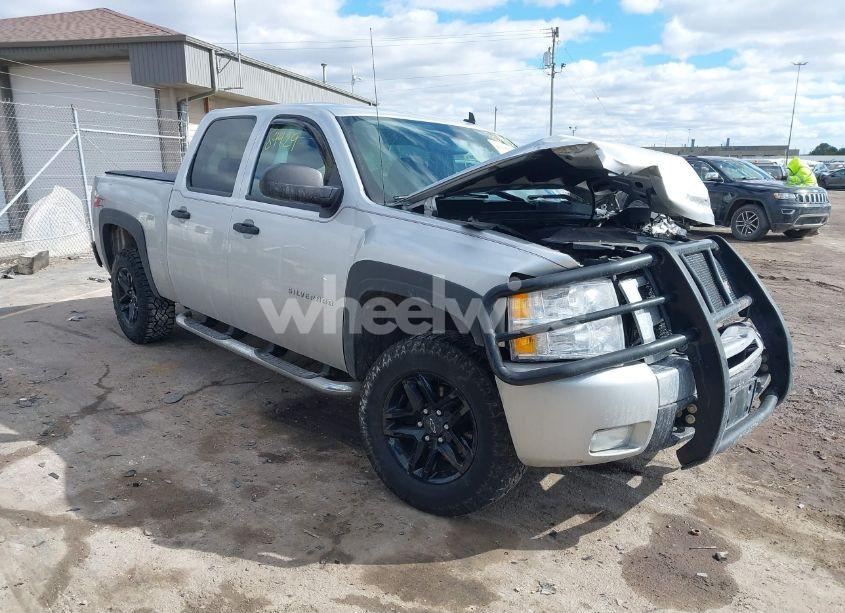 2011 Chevrolet Silverado 1500 LT (VIN 3GCPKSE30BG262526) main photo