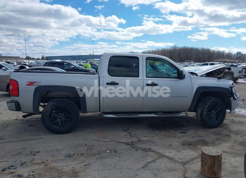 Photo 13 of 2011 Chevrolet Silverado 1500 LT (VIN 3GCPKSE30BG262526)