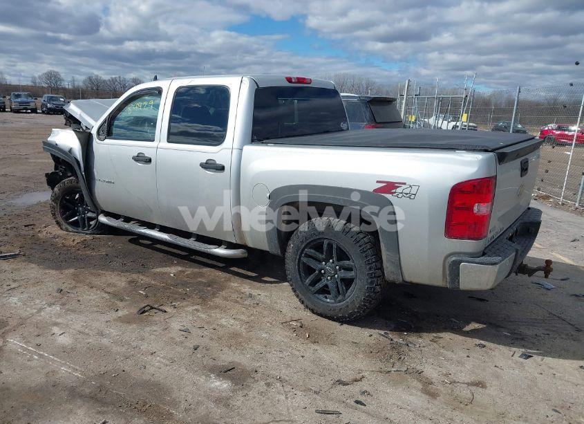 Photo 3 of 2011 Chevrolet Silverado 1500 LT (VIN 3GCPKSE30BG262526)