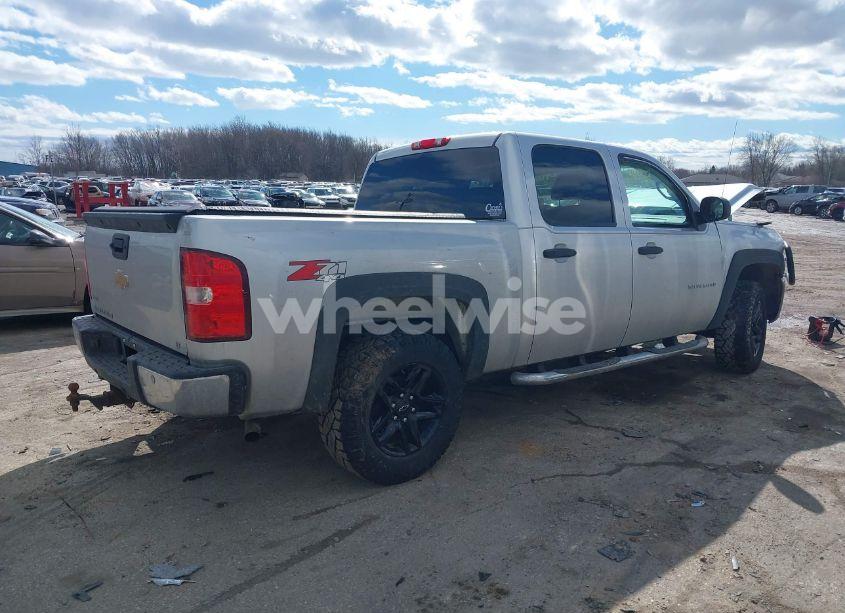 Photo 4 of 2011 Chevrolet Silverado 1500 LT (VIN 3GCPKSE30BG262526)