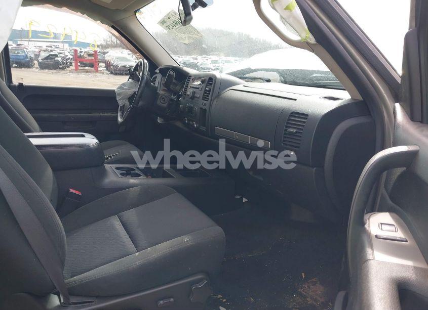 Photo 5 of 2011 Chevrolet Silverado 1500 LT (VIN 3GCPKSE30BG262526)