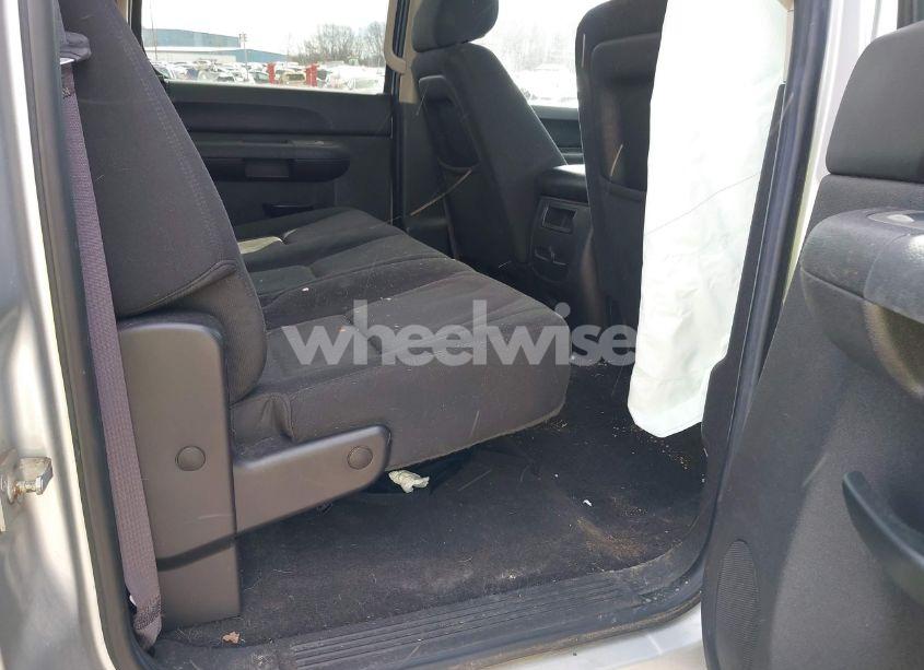 Photo 8 of 2011 Chevrolet Silverado 1500 LT (VIN 3GCPKSE30BG262526)