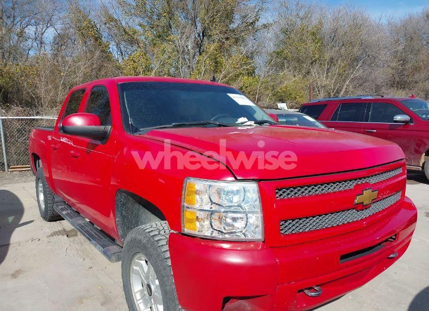 2011 Chevrolet Silverado 1500 LT (VIN 3GCPKSE30BG402669) main photo