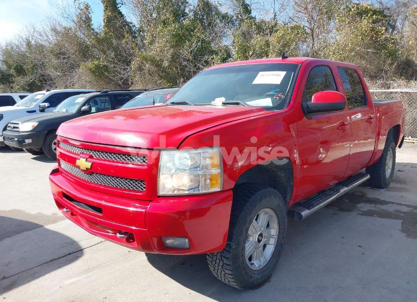 Photo 2 of 2011 Chevrolet Silverado 1500 LT (VIN 3GCPKSE30BG402669)