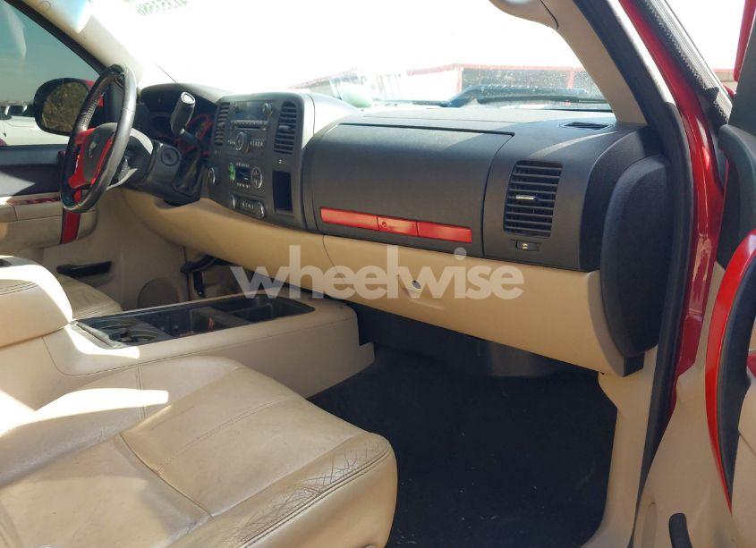 Photo 5 of 2011 Chevrolet Silverado 1500 LT (VIN 3GCPKSE30BG402669)