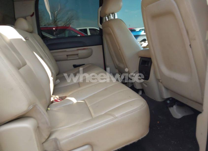 Photo 8 of 2011 Chevrolet Silverado 1500 LT (VIN 3GCPKSE30BG402669)