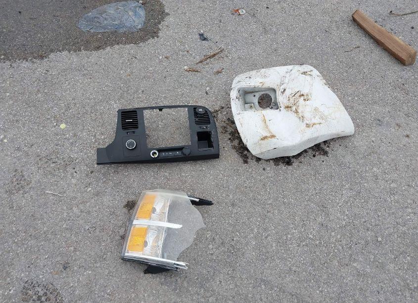 Photo 12 of 2011 Chevrolet Silverado 1500 LT (VIN 3GCPKSE31BG174021)