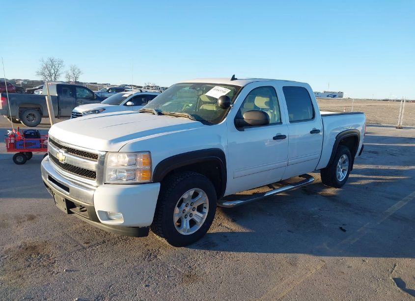 Photo 2 of 2011 Chevrolet Silverado 1500 LT (VIN 3GCPKSE31BG246321)