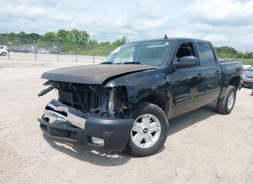 Photo 2 of 2011 Chevrolet Silverado 1500 LT (VIN 3GCPKSE31BG372744)