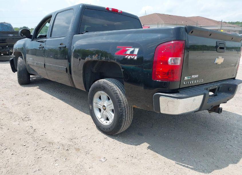 Photo 3 of 2011 Chevrolet Silverado 1500 LT (VIN 3GCPKSE31BG372744)