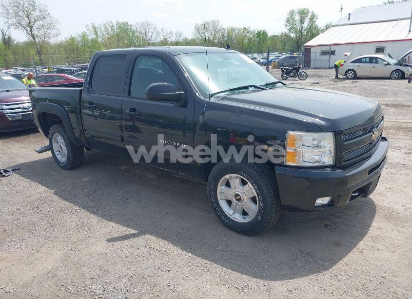 2011 Chevrolet Silverado 1500 LT (VIN 3GCPKSE32BG215918) main photo