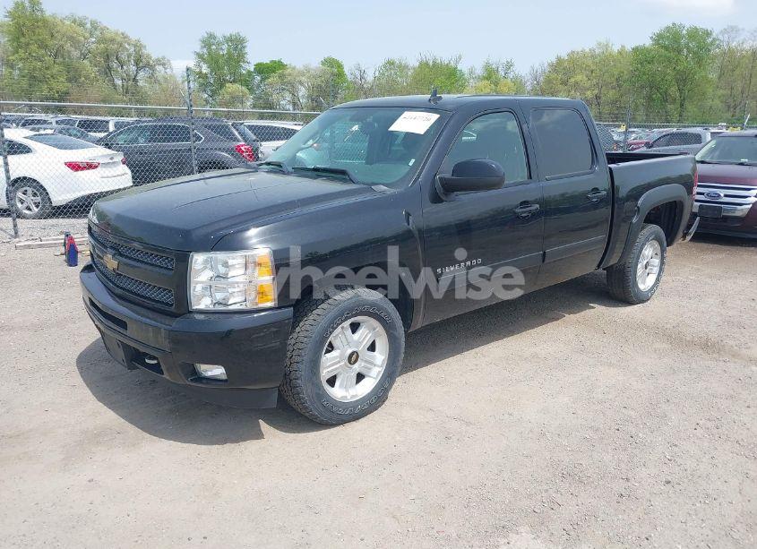 Photo 2 of 2011 Chevrolet Silverado 1500 LT (VIN 3GCPKSE32BG215918)