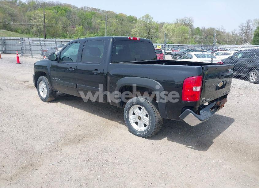 Photo 3 of 2011 Chevrolet Silverado 1500 LT (VIN 3GCPKSE32BG215918)