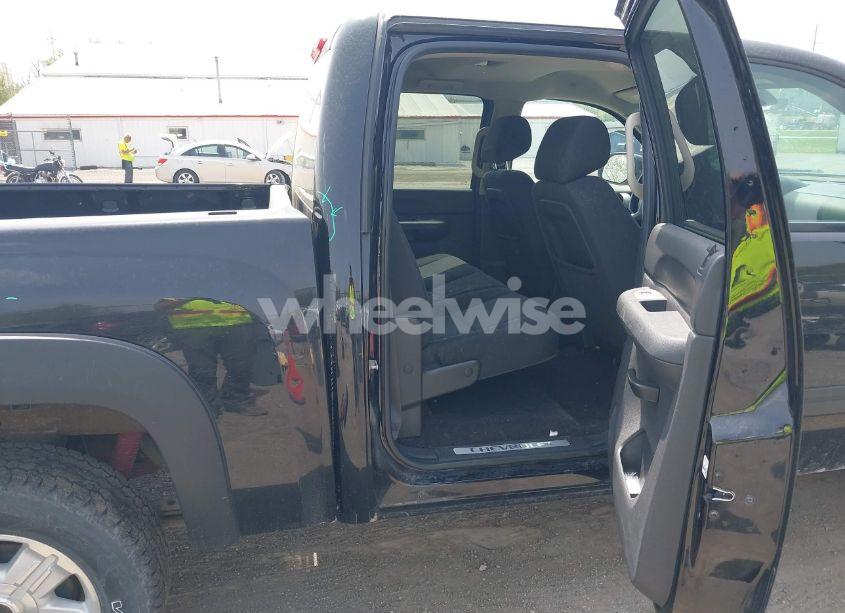 Photo 8 of 2011 Chevrolet Silverado 1500 LT (VIN 3GCPKSE32BG215918)