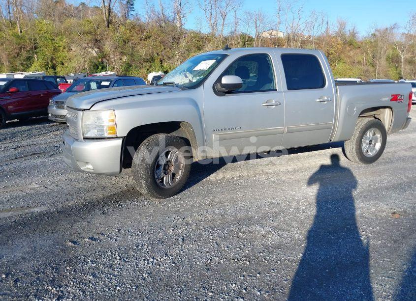 Photo 2 of 2011 Chevrolet Silverado 1500 LT (VIN 3GCPKSE32BG256047)