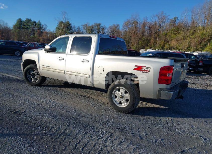 Photo 3 of 2011 Chevrolet Silverado 1500 LT (VIN 3GCPKSE32BG256047)