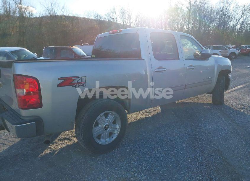 Photo 4 of 2011 Chevrolet Silverado 1500 LT (VIN 3GCPKSE32BG256047)