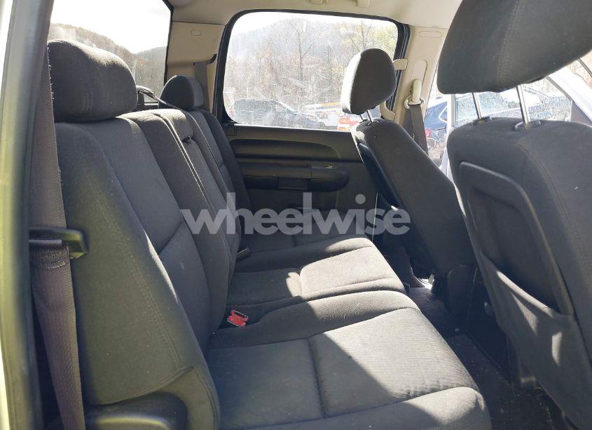 Photo 8 of 2011 Chevrolet Silverado 1500 LT (VIN 3GCPKSE32BG256047)