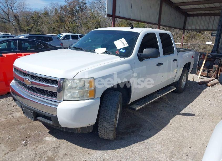 Photo 2 of 2011 Chevrolet Silverado 1500 LT (VIN 3GCPKSE32BG345813)