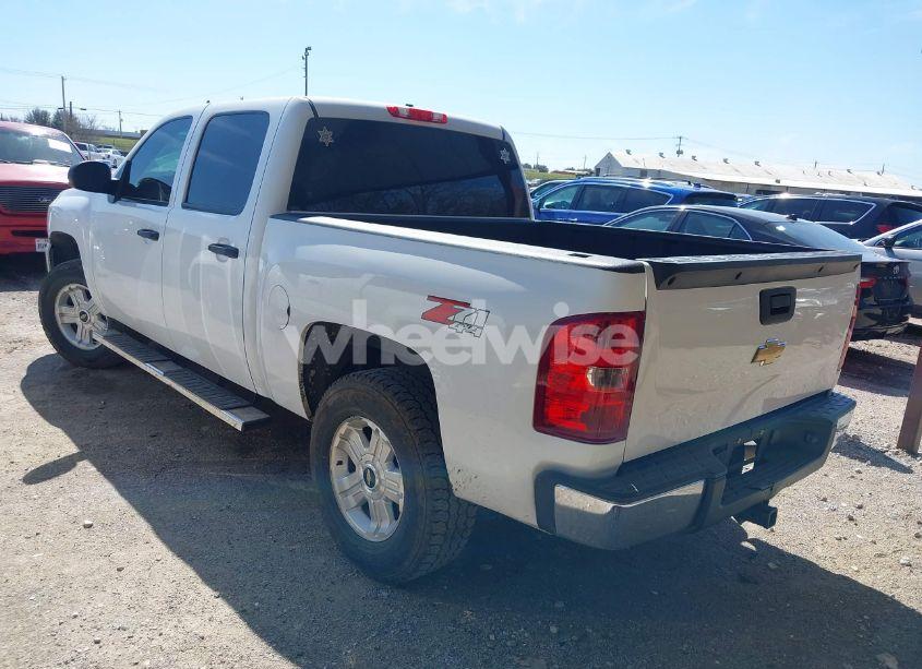 Photo 3 of 2011 Chevrolet Silverado 1500 LT (VIN 3GCPKSE32BG345813)