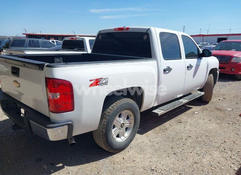 Photo 4 of 2011 Chevrolet Silverado 1500 LT (VIN 3GCPKSE32BG345813)