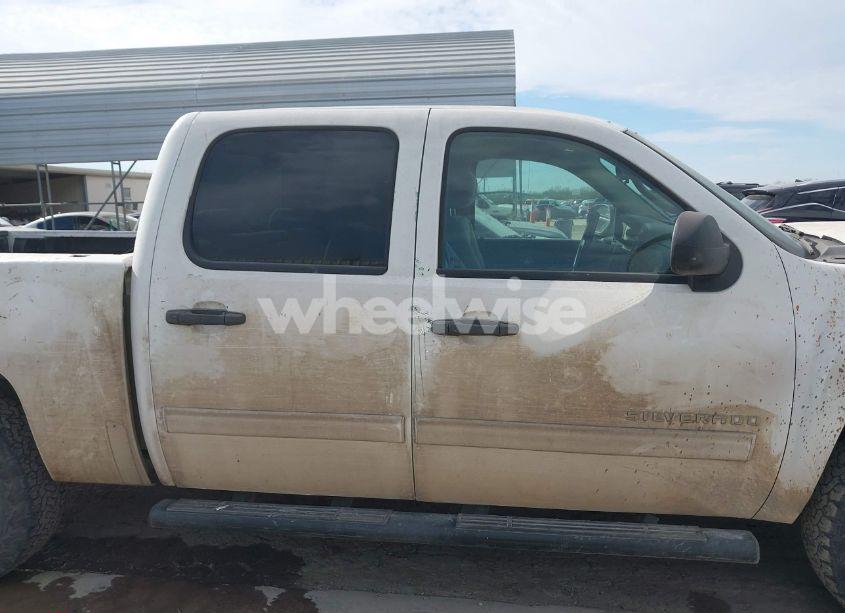 Photo 13 of 2011 Chevrolet Silverado 1500 LT (VIN 3GCPKSE32BG393845)