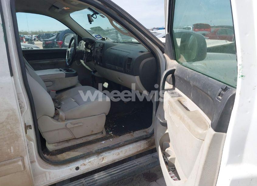 Photo 5 of 2011 Chevrolet Silverado 1500 LT (VIN 3GCPKSE32BG393845)