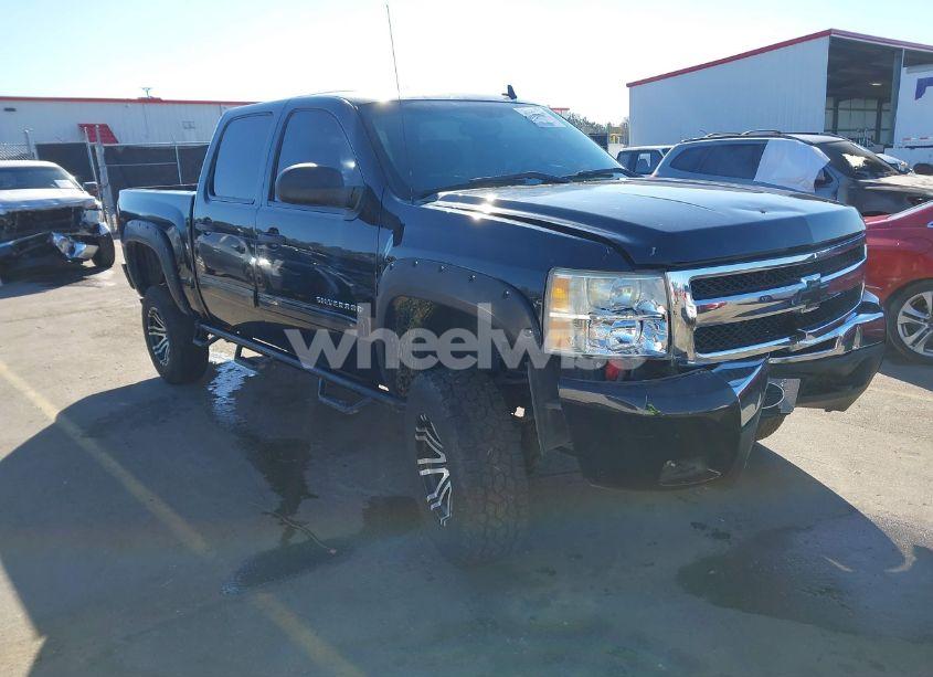 2011 Chevrolet Silverado 1500 LT (VIN 3GCPKSE33BG168592) main photo