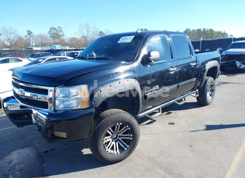 Photo 2 of 2011 Chevrolet Silverado 1500 LT (VIN 3GCPKSE33BG168592)