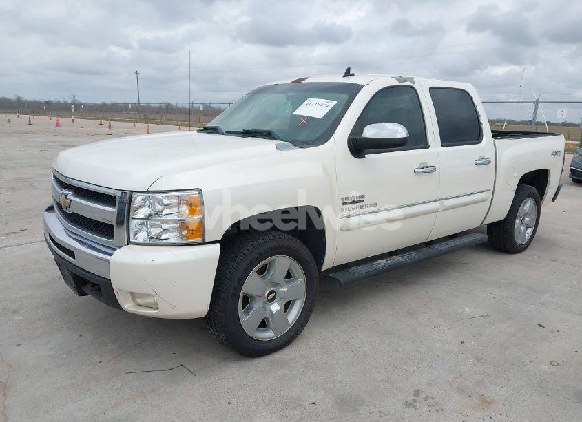Photo 2 of 2011 Chevrolet Silverado 1500 LT (VIN 3GCPKSE33BG259362)