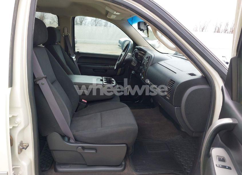 Photo 5 of 2011 Chevrolet Silverado 1500 LT (VIN 3GCPKSE33BG259362)