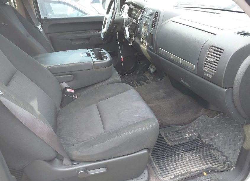 Photo 5 of 2011 Chevrolet Silverado 1500 LT (VIN 3GCPKSE33BG274850)