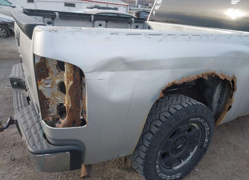 Photo 6 of 2011 Chevrolet Silverado 1500 LT (VIN 3GCPKSE33BG274850)