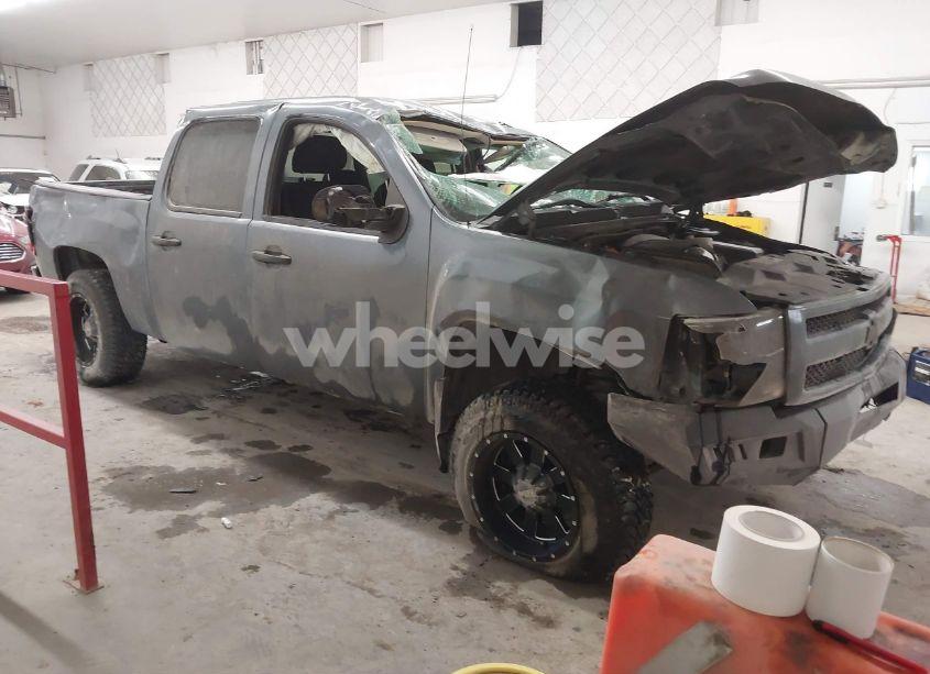 2011 Chevrolet Silverado 1500 LT (VIN 3GCPKSE33BG295102) main photo