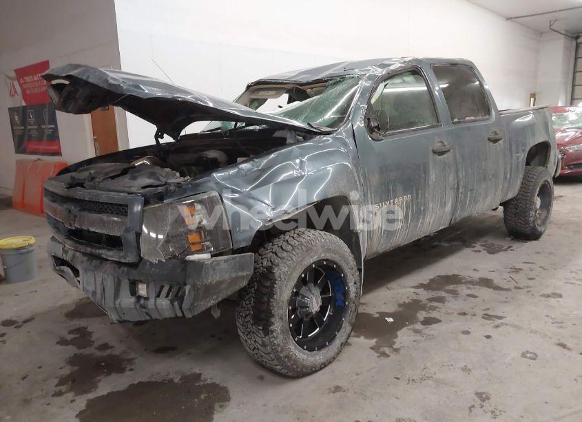 Photo 2 of 2011 Chevrolet Silverado 1500 LT (VIN 3GCPKSE33BG295102)