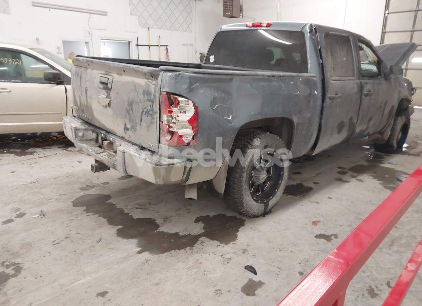 Photo 4 of 2011 Chevrolet Silverado 1500 LT (VIN 3GCPKSE33BG295102)