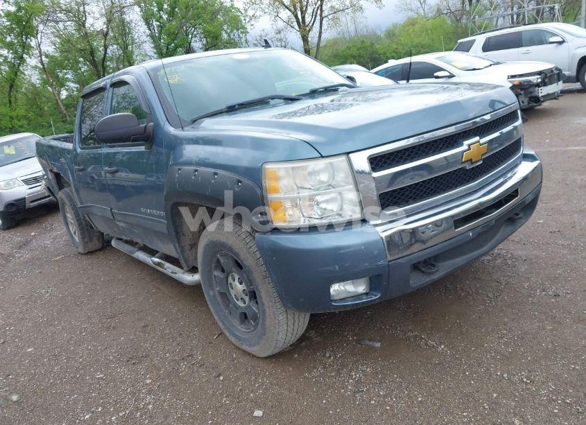 2011 Chevrolet Silverado 1500 LT (VIN 3GCPKSE33BG308883) main photo
