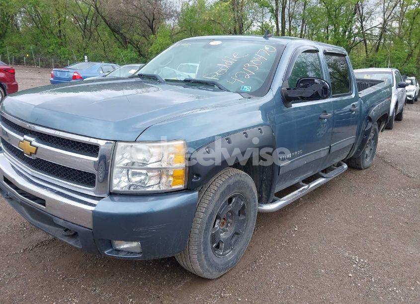 Photo 2 of 2011 Chevrolet Silverado 1500 LT (VIN 3GCPKSE33BG308883)