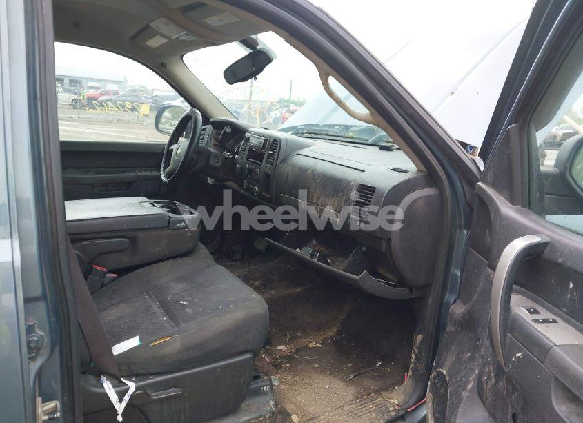 Photo 5 of 2011 Chevrolet Silverado 1500 LT (VIN 3GCPKSE33BG308883)