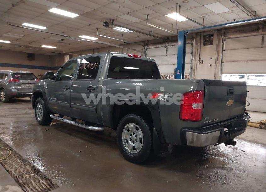 Photo 3 of 2011 Chevrolet Silverado 1500 LT (VIN 3GCPKSE34BG267051)