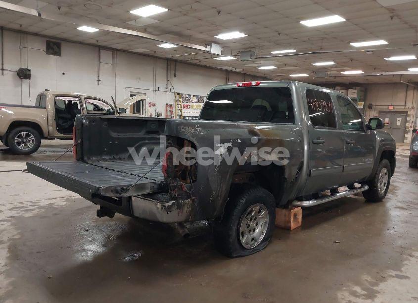 Photo 4 of 2011 Chevrolet Silverado 1500 LT (VIN 3GCPKSE34BG267051)