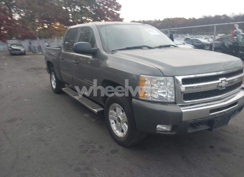 2011 Chevrolet Silverado 1500 LT (VIN 3GCPKSE34BG269107) main photo