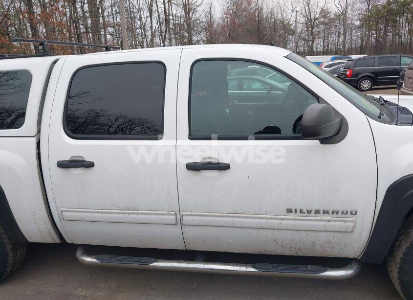 Photo 13 of 2011 Chevrolet Silverado 1500 LT (VIN 3GCPKSE34BG303174)
