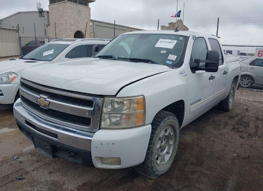 Photo 2 of 2011 Chevrolet Silverado 1500 LT (VIN 3GCPKSE34BG311517)