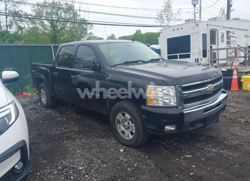2011 Chevrolet Silverado 1500 LT (VIN 3GCPKSE34BG323151) main photo