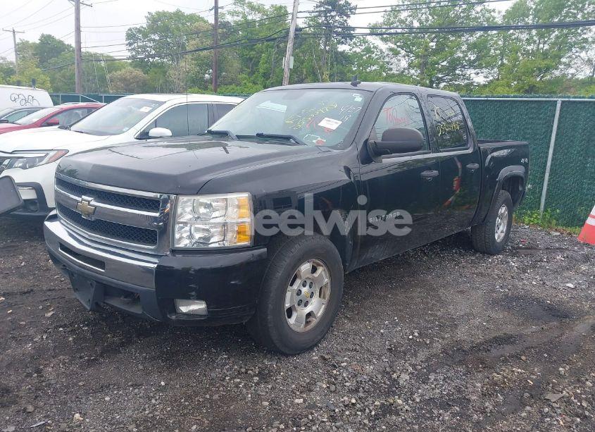Photo 2 of 2011 Chevrolet Silverado 1500 LT (VIN 3GCPKSE34BG323151)