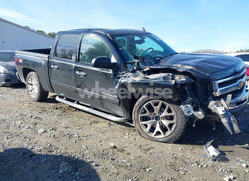 2011 Chevrolet Silverado 1500 LT (VIN 3GCPKSE34BG326812) main photo